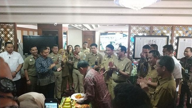 Ultah di Papua Dirayakan Jokowi, Tito Balik ke Kemendagri Dikasih Suprise