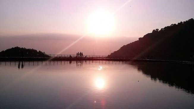 Berburu Sunset di Embung Nglanggeran, Danau Buatan yang Eksotis