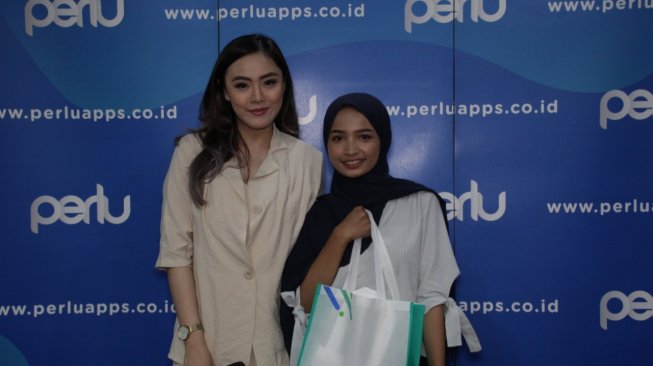 Natali Haman Ajari Perempuan Tampil Cantik dengan Pintar Merias Wajah