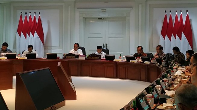 Jokowi Minta Menteri Ekonomi Antisipasi Resesi Global