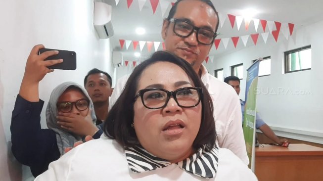 Nunung Srimulat dan suami, Iyan Sambiran kembali menjalani sidang di PN Jakarta Selatan, Rabu (30/10/2019). [Yuliani/Suara.com]