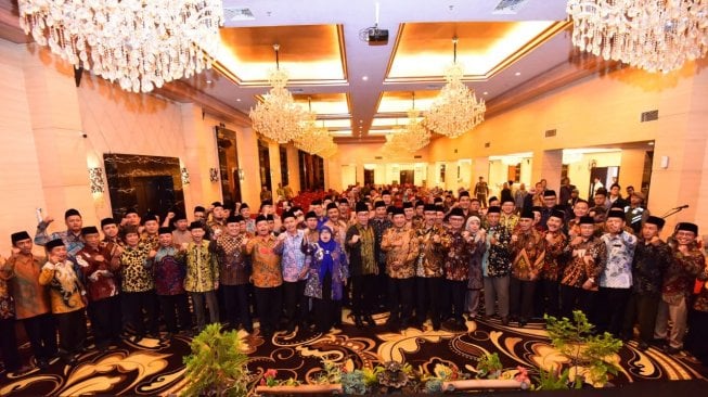 Gubernur Jawa Barat, Ridwan Kamil mengukuhkan kepengurusan LPTQ Jabar periode 2019-2024 di Sutan Raja Hotel and Convention Centre Soreang Kabupaten Bandung, Selasa (29/10/19). (Humas Jabar/Yana)