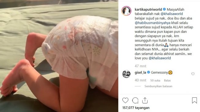 Bayi Kartika Putri seperti tengah bersujud. [Instagram]