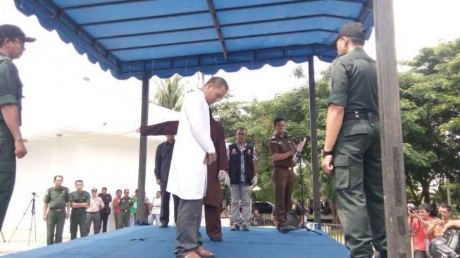 Mesum, Ulama Aceh Mukhlis bin Muhammad Dihukum Cambuk