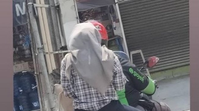 Dapat Ojol Naik Motor Mahal, Warganet Iba Lihat Penumpangnya