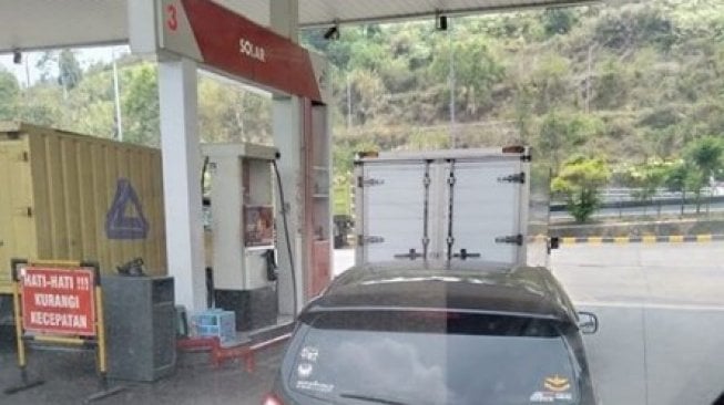 Potret Toyota Agya di SPBU Ini Bikin Warganet Khawatir, Tahu Kenapa?