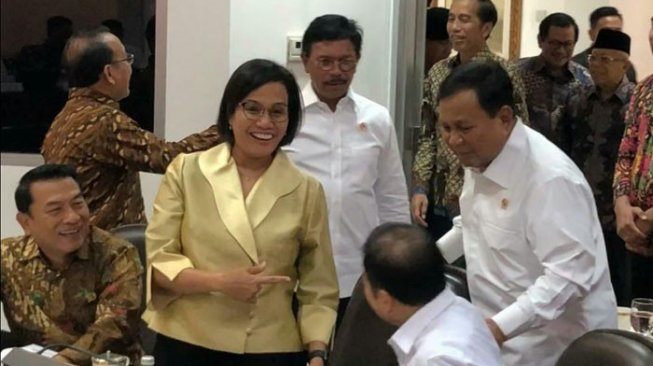 Diajak Foto Sri Mulyani, Prabowo: Harus Baik-baik nih