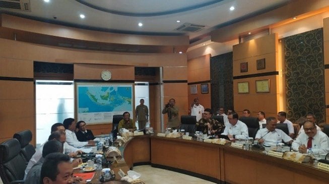 Rapat Perdana Koordinasi Menteri, Prabowo dan Tito Absen