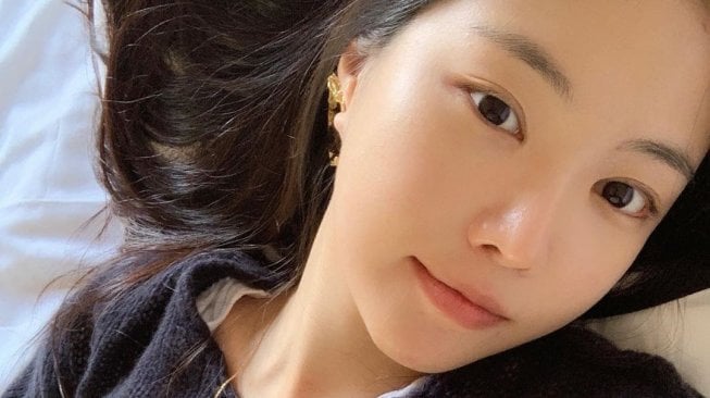 Tinggalkan Apink, Son Naeun Tulis Surat Perpisahan untuk Fans