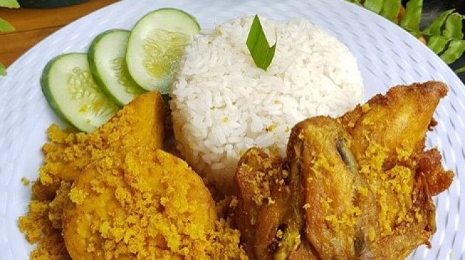Populer di Pontianak, Begini Nikmatnya Nasi Uduk Ayam Goreng Borobudur