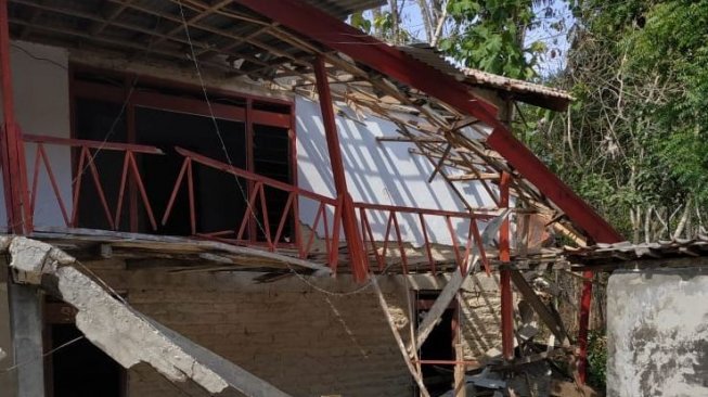 Rumah Murtado Dilempar Bom, Kepala Luka Parah dan Akhirnya Tewas