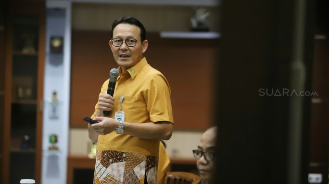 Direktur Utama BPJS Kesehatan Fachmi Idris memberikan keterangan kepada wartawan di Jakarta, Jumat (1/11). [Suara.com/Arya Manggala]