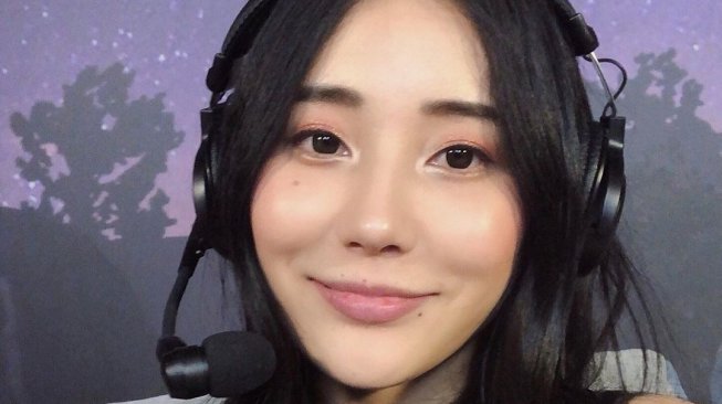 Cantiknya Pinda Rika Dorji, Gamers Cantik asal Bhutan