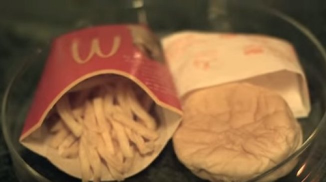 Inilah kentang goreng dan burger McD terakhir yang dibuat Restoran McDonald di Islandia. (YouTube/Ryan Stryker)