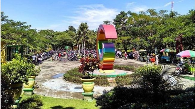 Taman Kebon Ratu, Tempat Bersantai di Jombang dari Barang Bekas