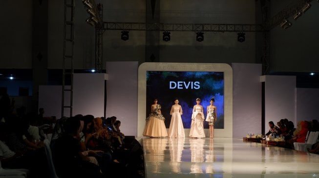 Pagelaran Jogja Fashion Week 2019, Minggu, (03/11/2019). (Suara.com/Kintan Sekarwangi)