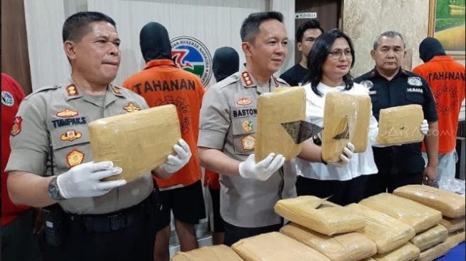 Tangkap Dua Pengedar, Polisi Sita 24 Kilogram Ganja Siap Jual