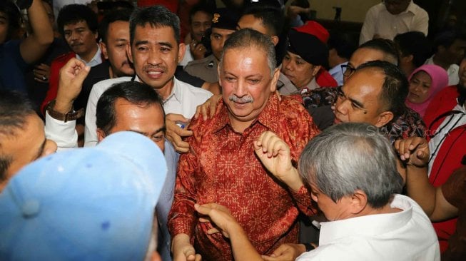 Mantan Dirut PLN Sofyan Basir mengikuti sidang dengan agenda pembacaan putusan di Pengadilan Tipikor, Jakarta, Senin (4/11). [Suara.com/Arya Manggala]