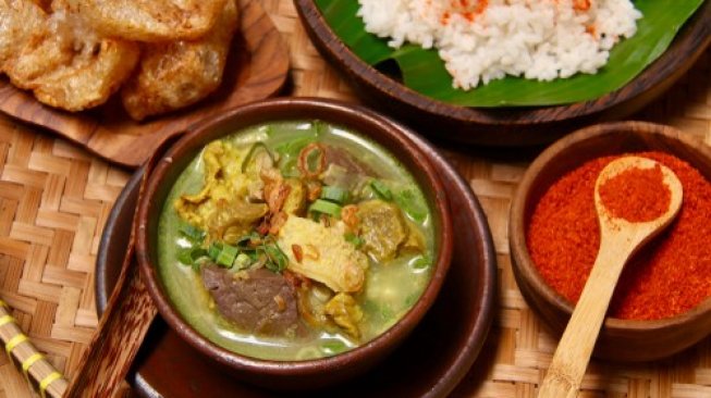 5 Makanan Khas Jawa Barat Paling Enak, dari Karedok hingga Empal Gentong