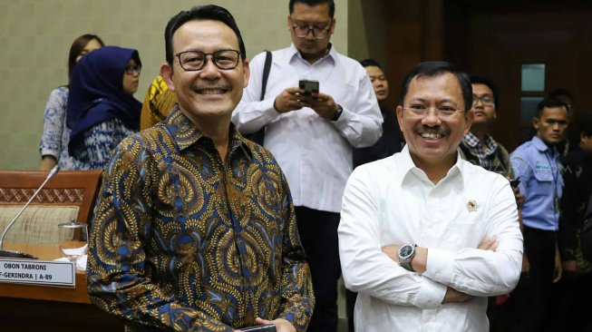 Menteri Kesehatan Terawan Agus Putranto dan Direktur Utama BPJS Kesehatan Fachmi Idris saat menghadiri Rapat Dengar Pendapat di Komisi IX DPR, Kompleks Parlemen, Jakarta, Selasa (5/11). [Suara.com/Arya Manggala]