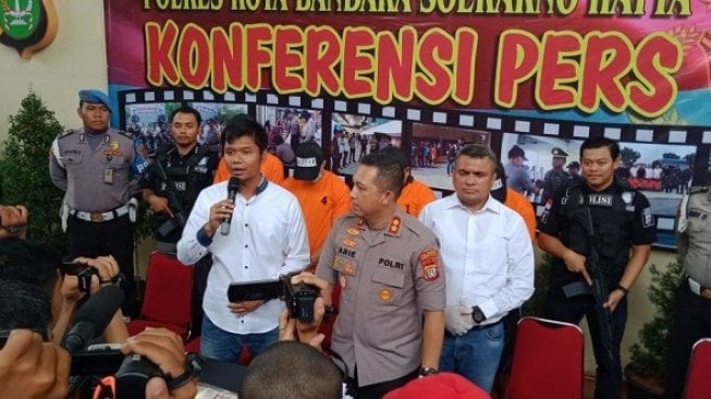 Gondol Kiriman Ponsel di Bagasi Pesawat, Beni Cs Dicokok Polisi