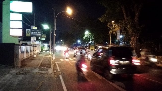 Suasana Jalan Prof Dr Sardjito, Kelurahan Caturtunggal, Kecamatan Depok, Kabupaten Sleman - (SUARA/Baktora)