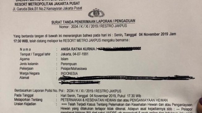 Pelapor kasus penganiayaan enam ekor anak anjing saat melapor ke Polres Jakpus. (Dok. Yayasan Natha Satwa Nusantara).