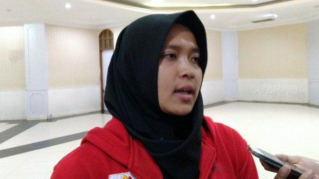 Atlet panjat tebing putri yang dijuluki Spider-Woman Indonesia, Aries Susanti Rahayu, usai mengikuti acara penyerahan bonus di Wisma Kemenpora, Senayan, Jakarta, Selasa (5/11/2019). [Suara.com/Arief Apriadi]