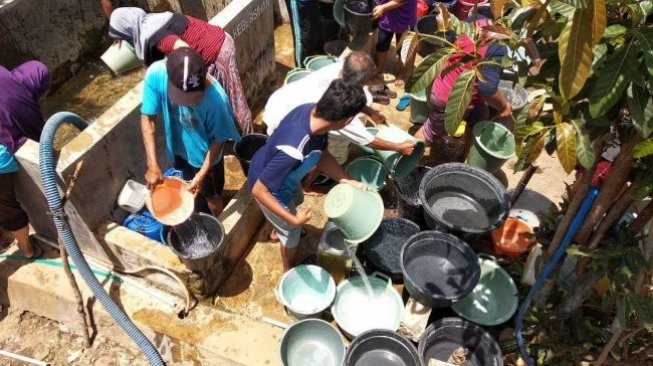 Waspada Kemarau, Warga Dusun Gimeng Tampung Air Hadapi Kekeringan