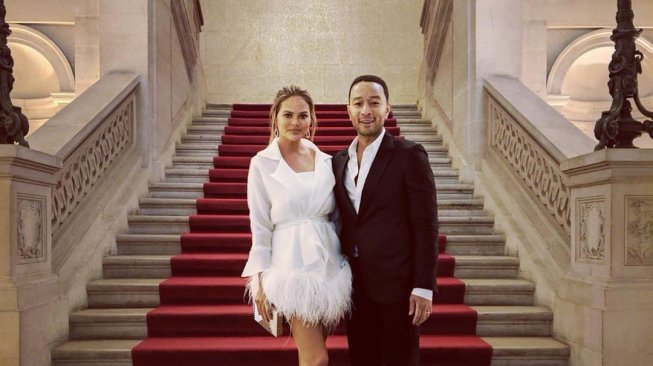 John Legend dan Chrissy Teigen. (Instagram/@chrissyteigen)