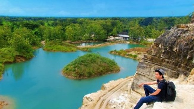 Mirip Raja Ampat, Begini 5 Potret Eksotis Telaga Biru Semin di Yogyakarta