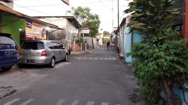 Suasana jalan Kampung Blimbingsari, Kelurahan Catur Tunggal, Depok, Kabupaten Sleman pada sore hari - (SUARA/Baktora)