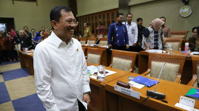 Menteri Kesehatan Terawan Agus Putranto dan Direktur Utama saat menghadiri Rapat Dengar Pendapat di Komisi IX DPR, Kompleks Parlemen, Jakarta, Selasa (5/11). [Suara.com/Arya Manggala]