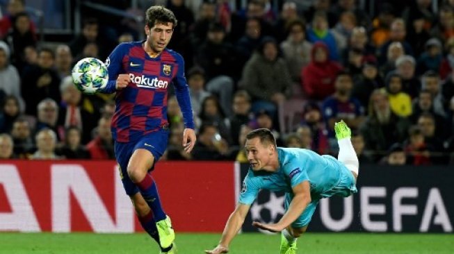 Benjamin Pavard Melempem, Bayern Munich Incar Pemain Barcelona Sergi Roberto