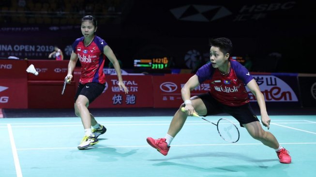 Pasangan ganda putri Indonesia, Greysia Polii/Apriyani Rahayu, terhenti di babak pertama Fuzhou China Open 2019 usai kalah dari Chow Mei Kuan/Lee Meng Yean (Malaysia), Rabu (6/11). [Humas PBSI]
