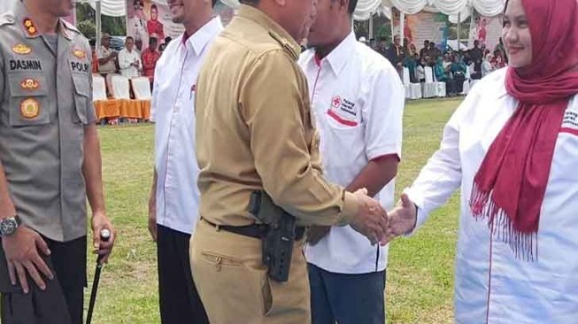 Hadiri Acara Pencegahan Karhutla, Bupati Rohul Kedapatan Bawa Pistol