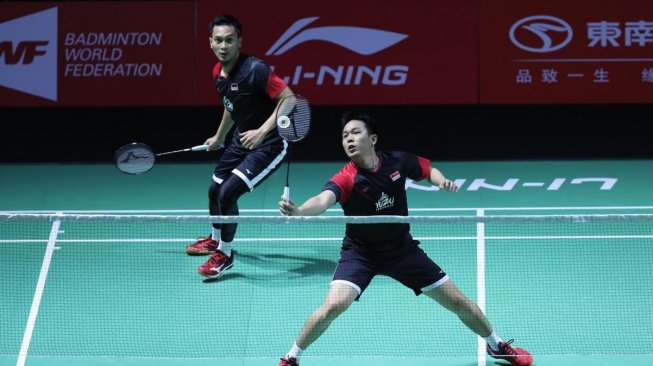 Pasangan ganda putra Indonesia, Hendra Setiawan/Mohammad Ahsan, melaju ke babak perempat final Fuzhou China Open 2019 usai mengalahkan Zhang Nan/Ou Xuan Yi (China), Kamis (7/11). [Humas PBSI]