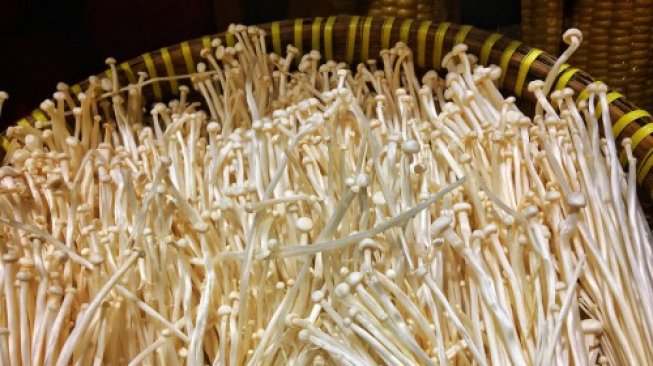 Jamur Enoki. (Shutterstock)