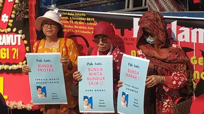 Presidium Rakyat Nusantara demo di depan Kantor Gubernur Jakarta Anies Baswedan, Jakarta Pusat. (Suara.com/Fakhri Fuadi)