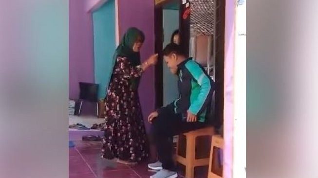 Viral Ojol Dilecehkan oleh Ibu Sang Kekasih, Begini Faktanya