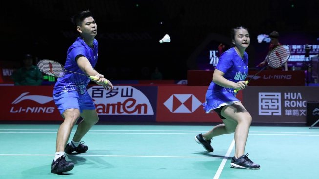 Pasangan ganda campuran Indonesia, Praveen Jordan/Melati Daeva Oktavianti, terhenti di babak perempat final Fuzhou China Open 2019 usai disingkirkan wakil Jepang, Yuta Watanabe/Arisa Higashino, Jumat (8/11). [Humas PBSI]