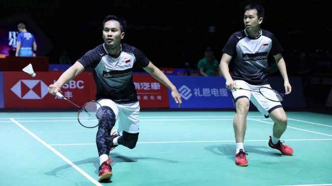 Pasangan senior ganda putra Indonesia, Hendra Setiawan/Mohammad Ahsan, terhenti di babak perempat final Fuzhou China Open 2019 usai takluk dari ganda Malaysia, Aaron Chia/Soh Wooi Yik, Jumat (8/11). [Humas PBSI]