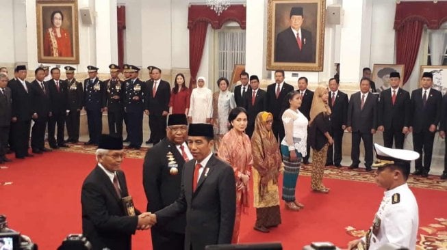 Resmi! Enam Tokoh Ini Dianugerahkan Gelar Pahlawan Nasional