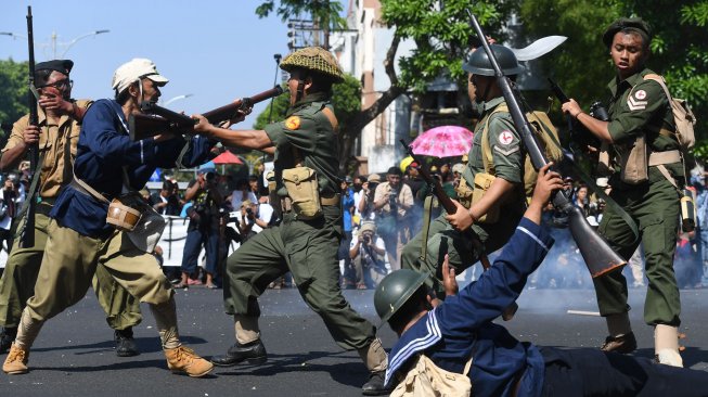 Aksi Teatrikal Warnai Parade Surabaya Juang