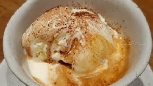  Affogato di Titik Temu Coffee. (Suara.com/Dini Afrianti Efendi)