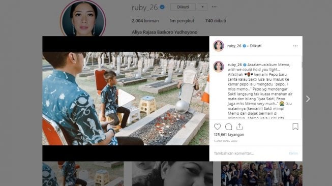 Keluarga Edhie Baskoro Yudhoyono ziarah ke makam Ani Yudhoyono (instagram/@ruby_26)