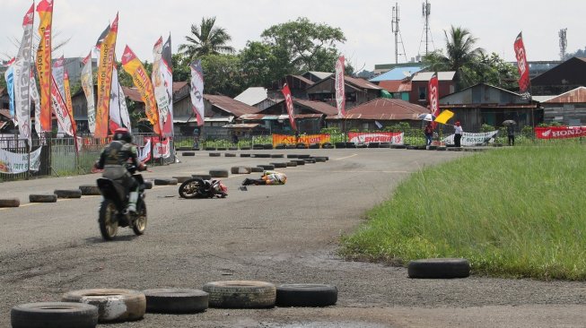 Honda Dream Cup (HDC) seri Samarinda digelar di Sirkuit Ex Bandara Temindung, Kota Samarinda, Kalimantan Timur, Minggu (10/11/2019). [Suara.com/Syaiful Rachman]