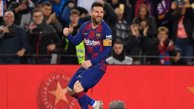 Megabintang Barcelona, Lionel Messi melakukan selebrasi usai mencetak gol ke gawang Celta Vigo dalam laga lanjutan Liga Spanyol 2019/2020 di Camp Nou, Minggu (10/11/2019) dini hari WIB. [Josep LAGO / AFP] Josep LAGO / AFP