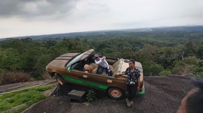 Destinasi wisata Bukit Peramun, Belitung. (Suara.com/Pebriansyah Ariefana)