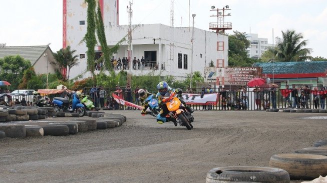 Honda Dream Cup (HDC) seri Samarinda digelar di Sirkuit Ex Bandara Temindung, Kota Samarinda, Kalimantan Timur, Minggu (10/11/2019). [Suara.com/Syaiful Rachman]